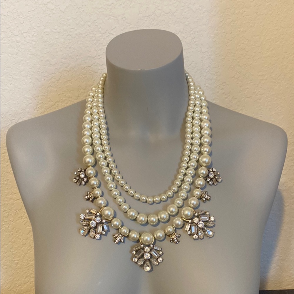 Elegant Pearl Necklace with Silver Accents
